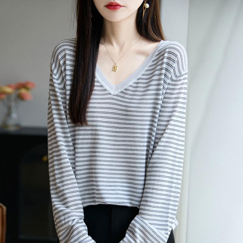 复古条纹V领针织衫女长袖宽松显瘦薄款打底衫慵懒风上衣