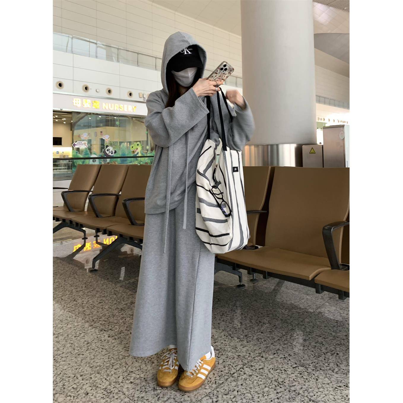 荒荒家 灰色连帽插肩袖卫衣两件套2024秋冬新款高腰纯色半身裙女