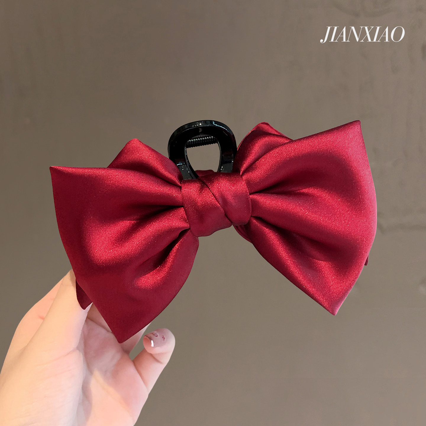 复古大蝴蝶结缎面鲨鱼夹氛围感酒红色新年抓夹显白时尚高端盘发抓,饰品/流行首饰/时尚饰品新,发饰,淘宝优惠券,粉丝福利购,淘宝优惠卷