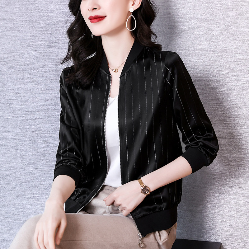 格妍萱黑色棒球服短女2023秋季新款醋酸休闲宽松显瘦