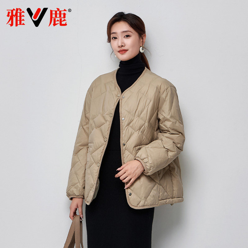 雅鹿轻薄无领收腰羽绒服单排扣