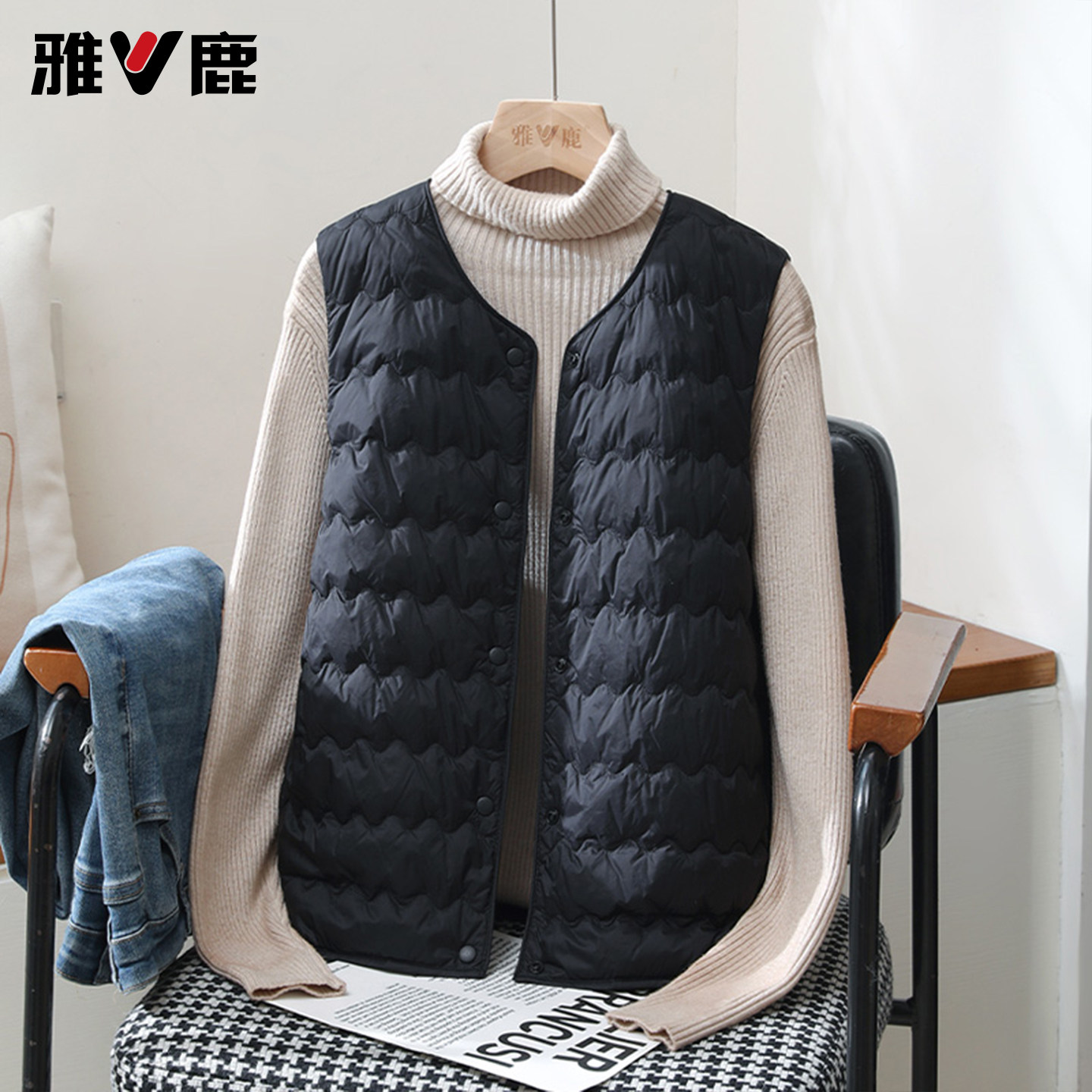 雅鹿短款圆领轻薄羽绒服
