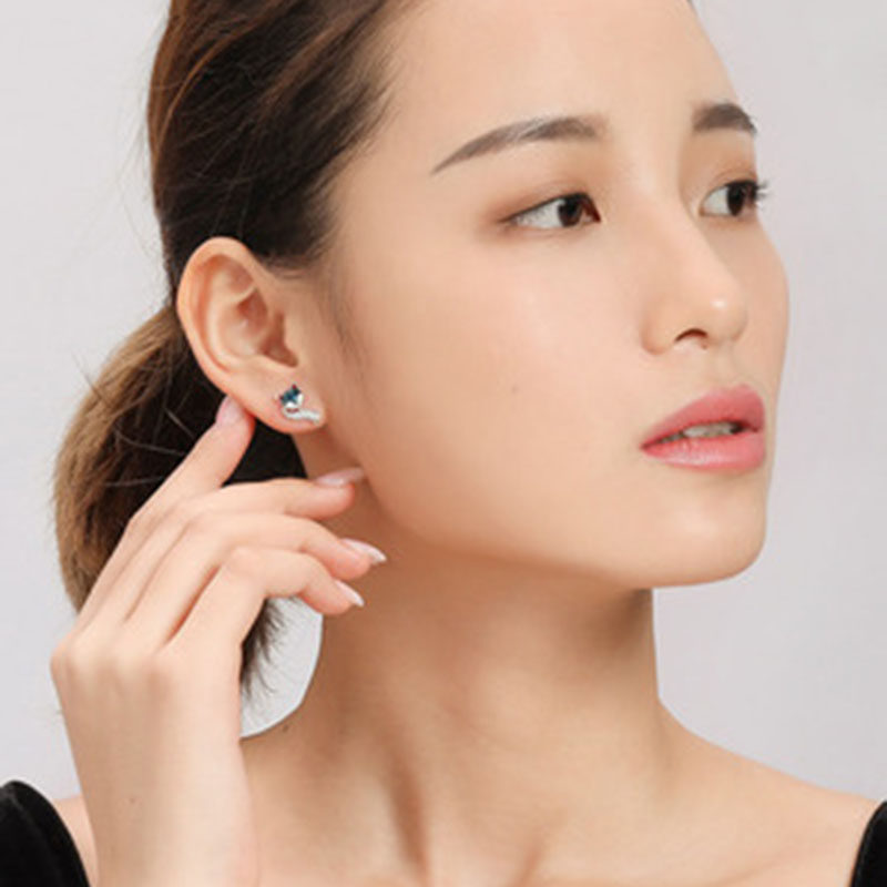 耳钉采用高级感2020年耳饰狐狸元素女纯银洛世奇施华新款潮耳环