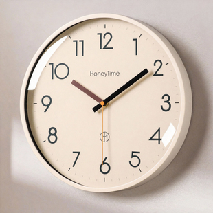客厅简约挂钟2025新款家用餐厅现代大气表卧室挂墙静音时钟奶油风