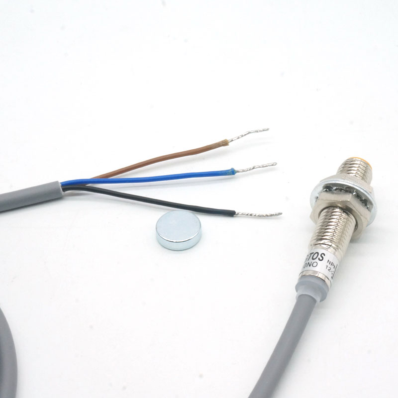 M8霍尔接近d开关三线NPN/PNP磁铁双向磁性感应开关传感器C8-20N1