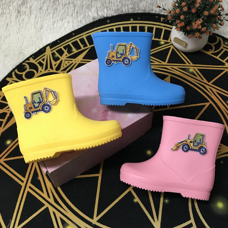 巧贝淘新款挖掘机推土车儿童雨鞋卡通挖土机短筒柔软塑料防滑水靴