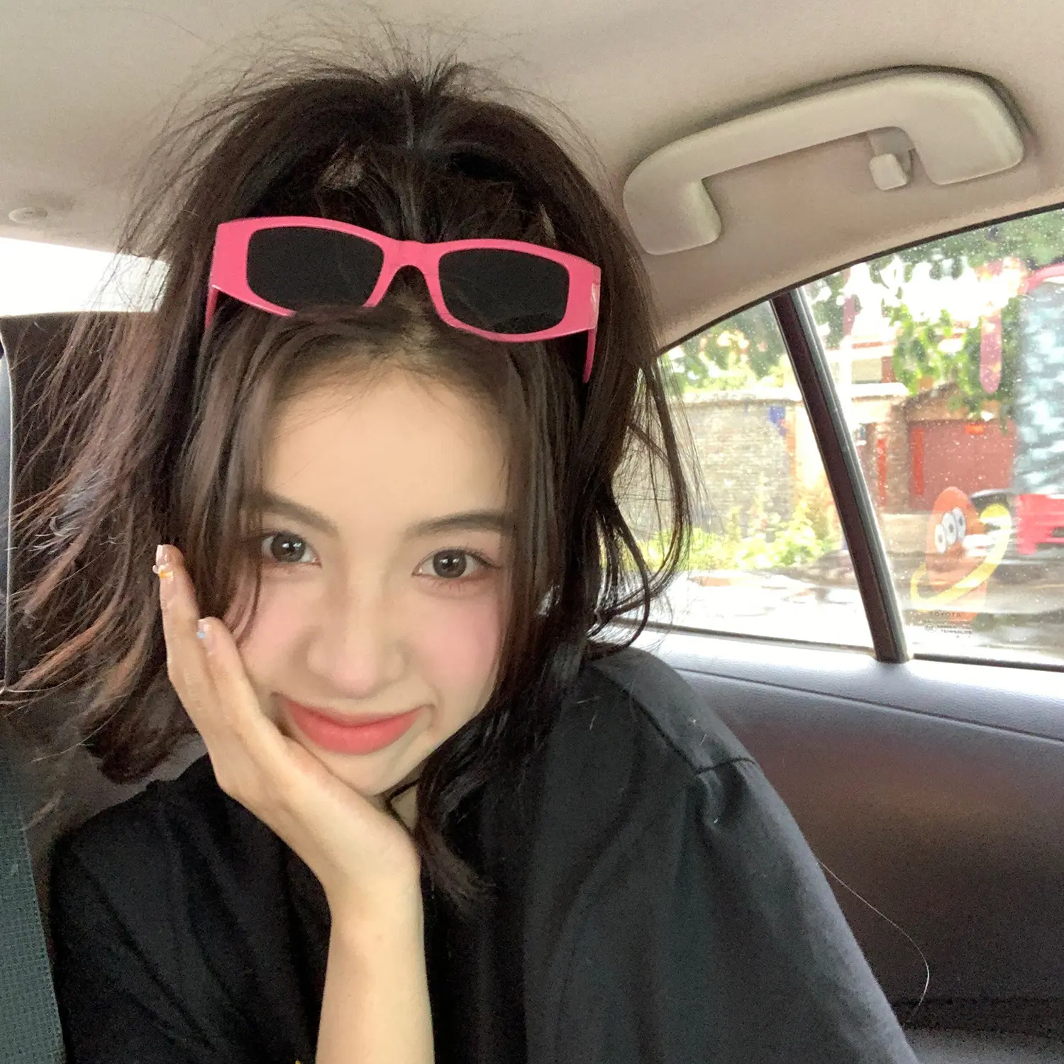 小框字母太阳镜女2025新款欧美街头凹造型墨镜朋克显脸小太阳眼镜