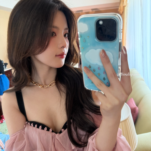 杨超越同款云朵彩钻雨苹果手机壳