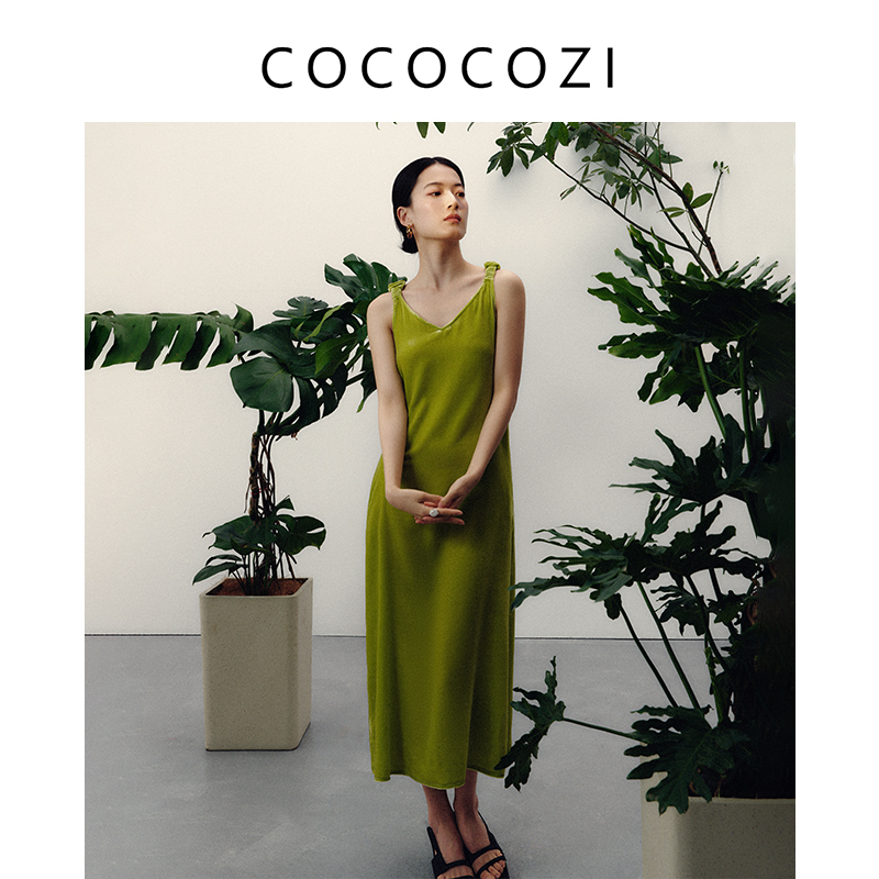COCOCOZI高密植绒100桑蚕丝连衣裙 设计师款V领插袋中长款吊带裙