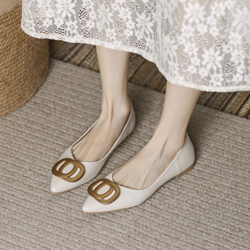 真皮尖头单鞋女春秋季2024新款法式晚风浅口平底瓢鞋软底奶奶单鞋