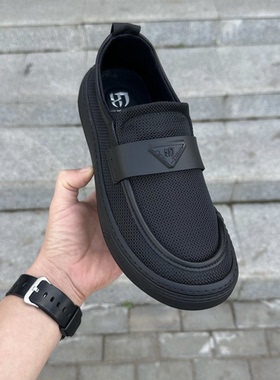 24830欧洲站新款休闲运动板鞋新款低帮男士飞织网鞋透气韩版男鞋