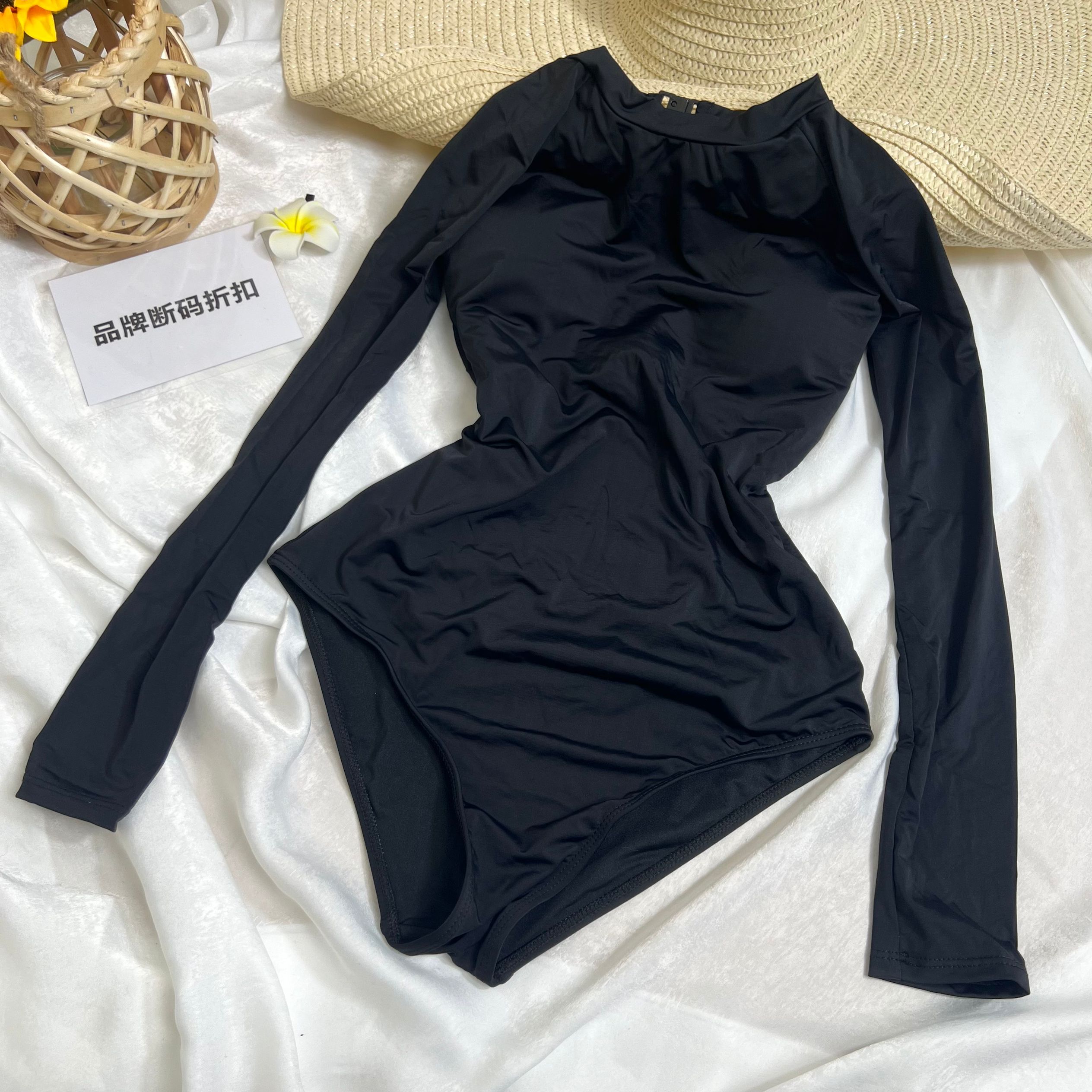 倩牛泳衣】品牌微瑕特价处理 度假大露背长袖遮肚显瘦连体泳衣女