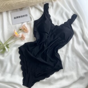 品牌断码 黑色小胸显瘦简约三角连体泳衣女 折扣