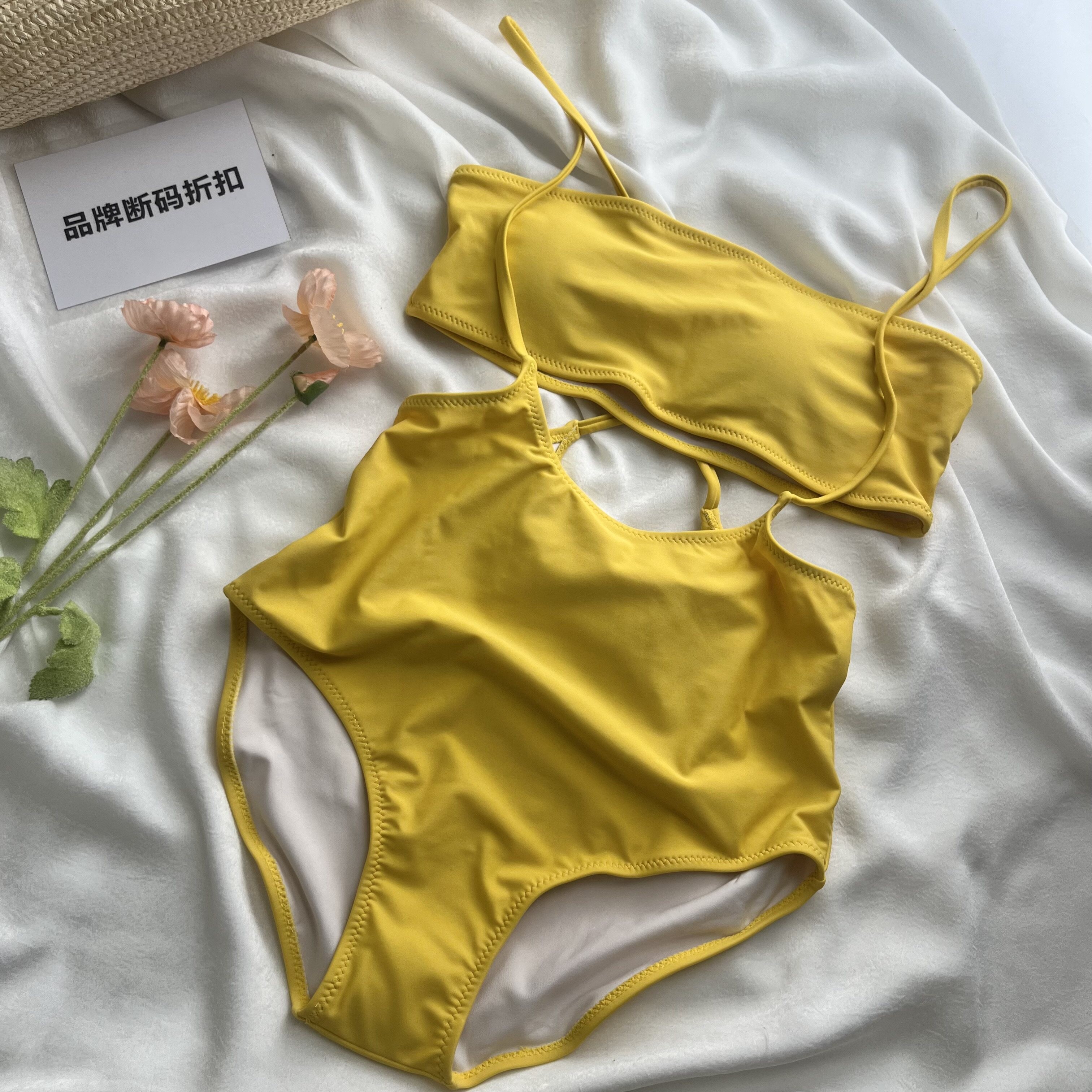 品牌断码折扣】欧美ins度假温泉比基尼泳衣性感抹胸个性分体泳衣