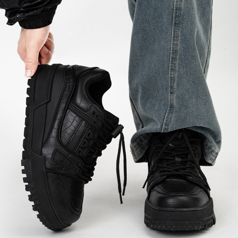 男鞋冬季2025新款休闲面包鞋子潮鞋百搭韩版厚底男士低帮运动板鞋