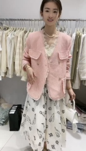 2026年春新款宽松V领双口袋粉色中长款小香风外套女流苏毛边上衣