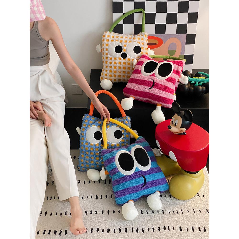 可爱卡通多功能抱枕被子两用二合一车载毯子便携折叠办公室午睡毯