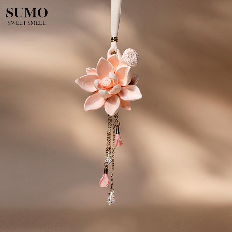 新款车载香薰挂件星光水晶吊坠粉荷花高档汽车后视镜香水挂饰礼物