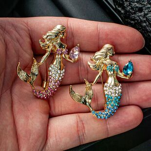 1Pcs Crystal Tail Pins Jewelry Accessory Beautiful Girl Hold