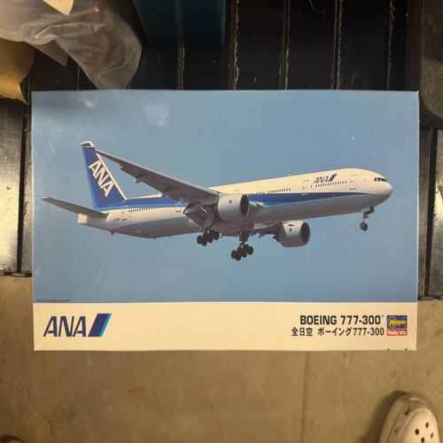 未拆封的波音777-300全日空飞机模型，Hasegawa出品，比例1/200。