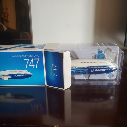 波音747模型，波音原厂747-8 intercontinental模型，拆开过未曾