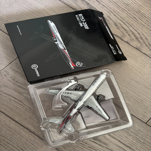 顺丰航空B757-200F飞机模型，，比例1:295，长度约17厘米未拆封