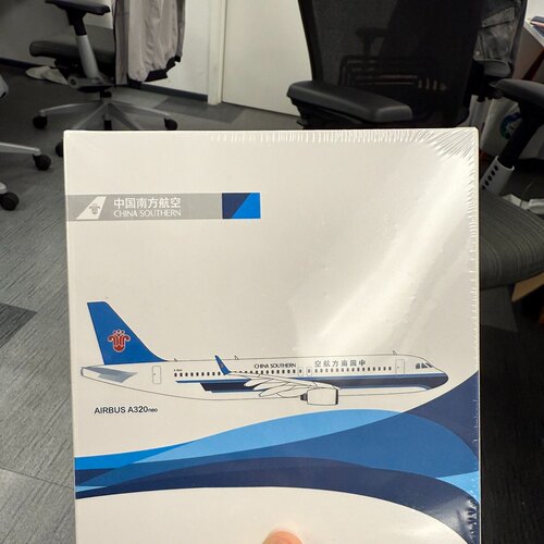 原装南航A320neo飞机模型未拆封，尺寸16cm*14.7cm*9cm中国南方