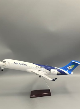 老挝航空公司C909飞机模型，无暇，带木质底座。机身白色搭配蓝色