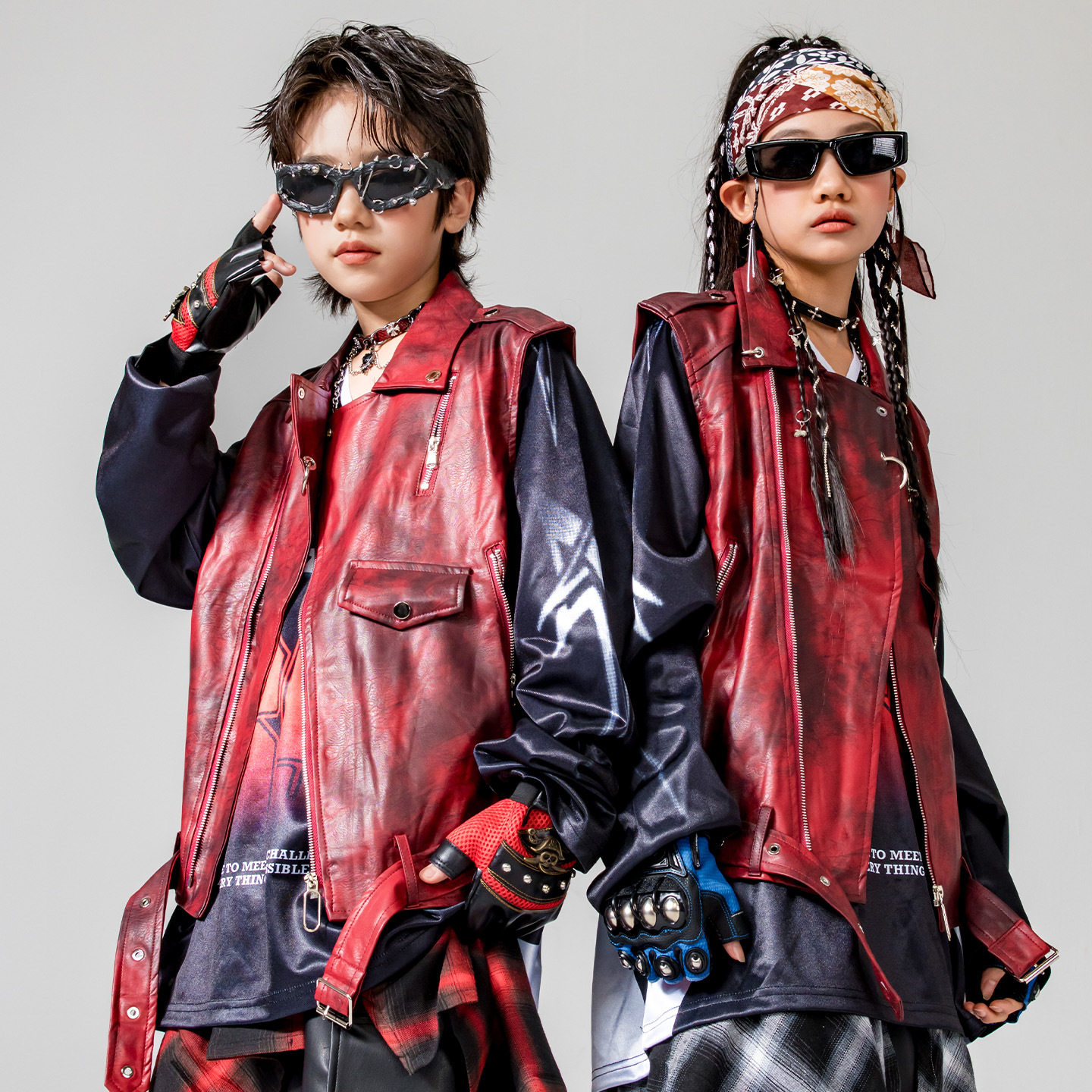 2026新款街舞儿童潮服架子鼓演出服男女童嘻哈痞帅风红色皮衣马甲