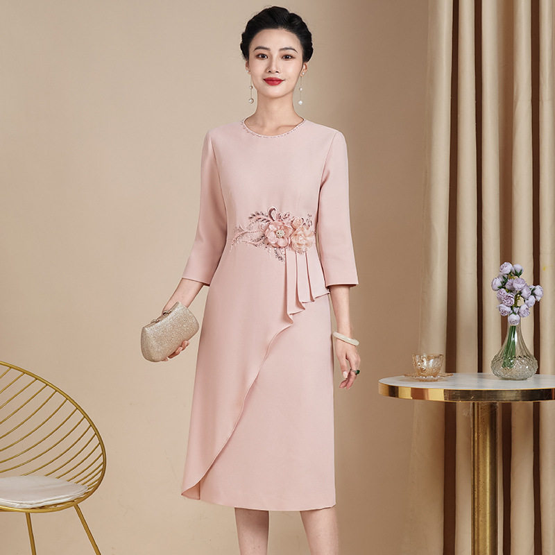 2026新款粉色连衣裙婚宴气质减龄婚礼妈妈装修身显瘦中长裙子高品