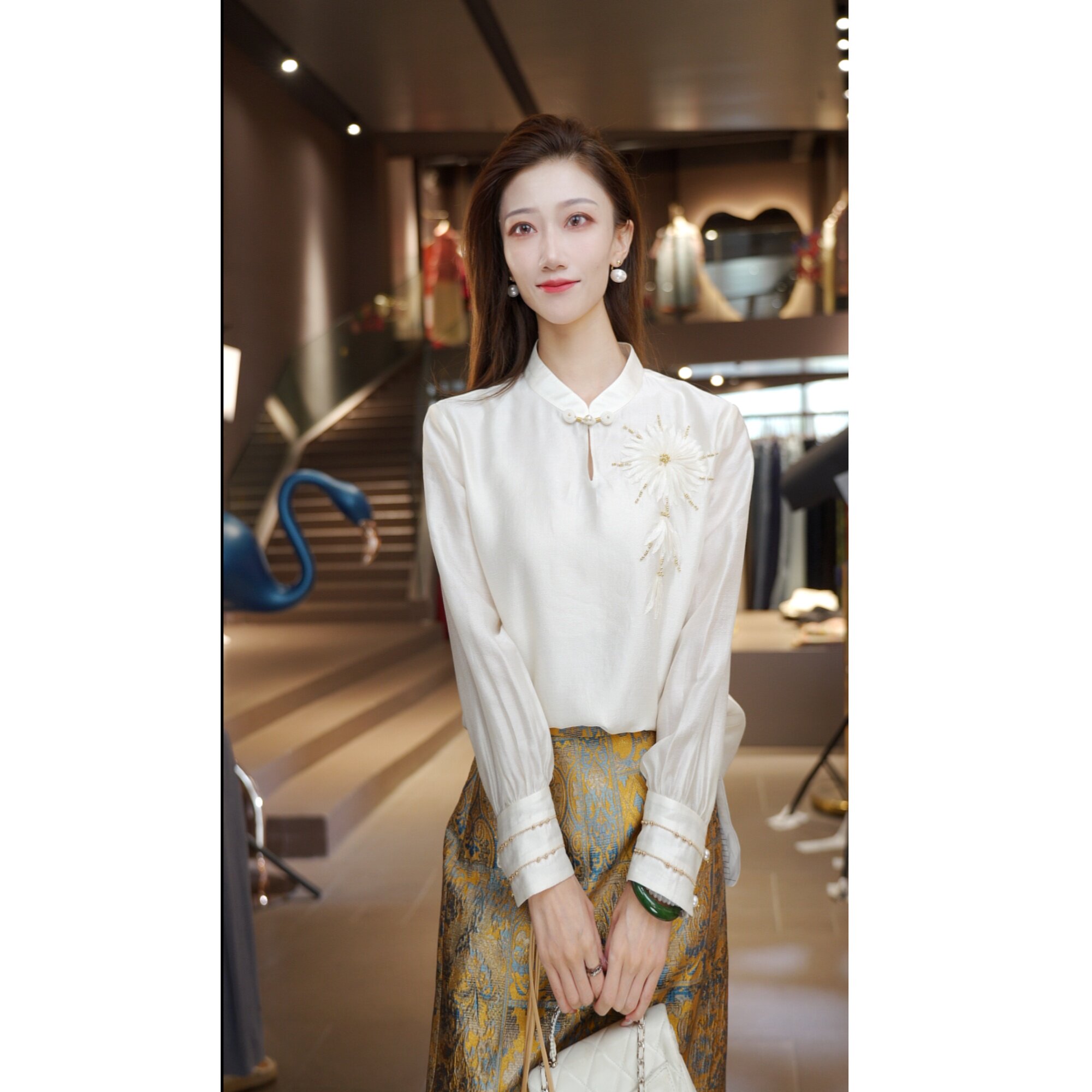 【晶晶定制】【云间花火】百搭流行时尚钉珠刺绣通勤立领衬衫1598
