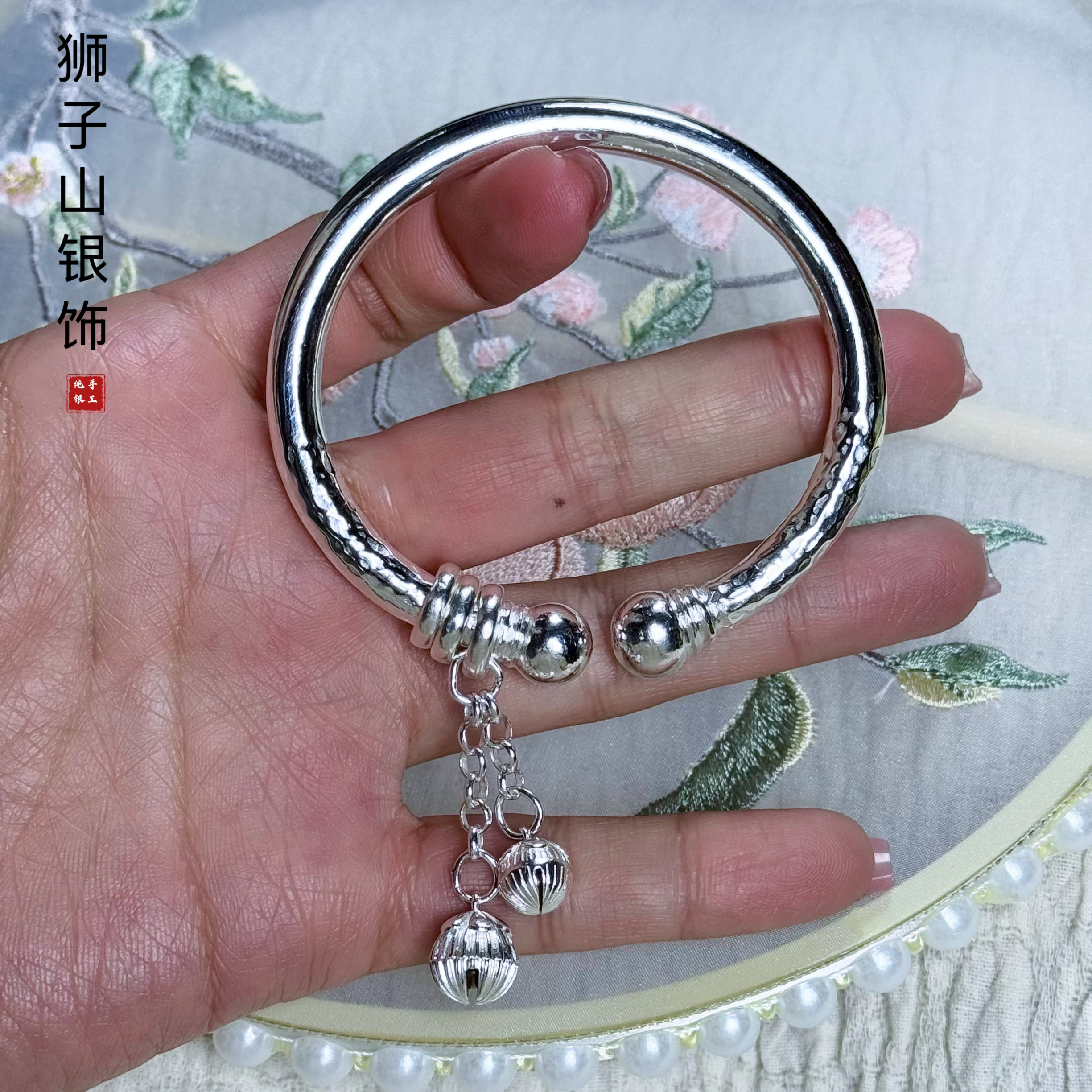 对珠锤纹铃铛纯银手工银手镯