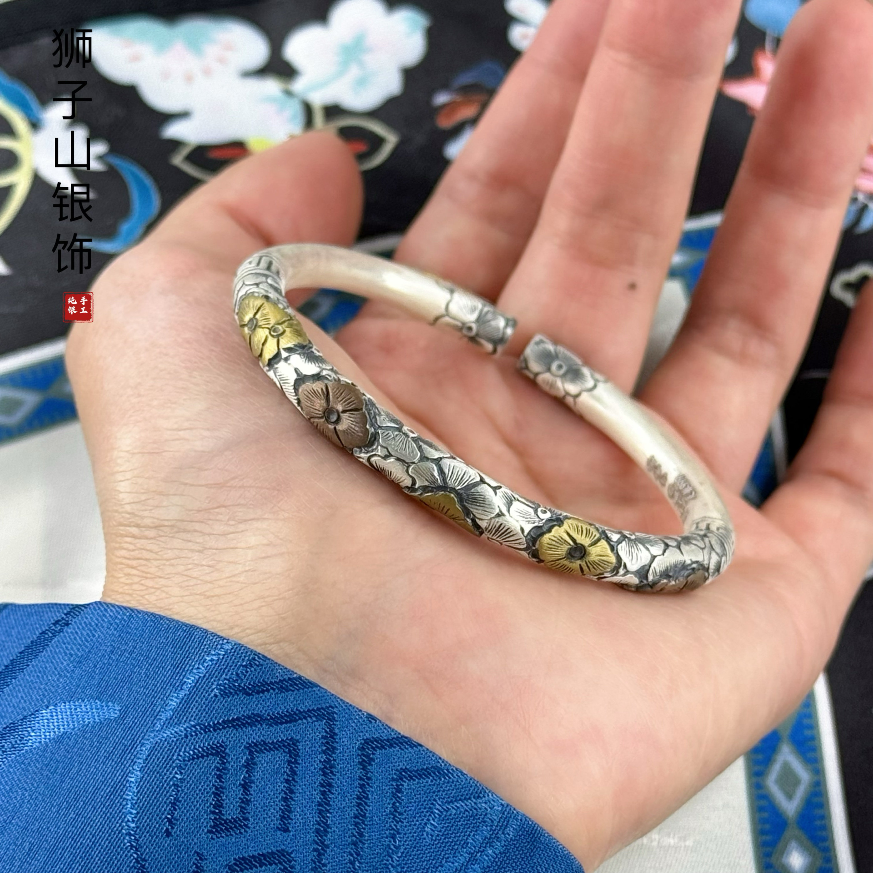 梅花点铜彩银开口立体足银手镯