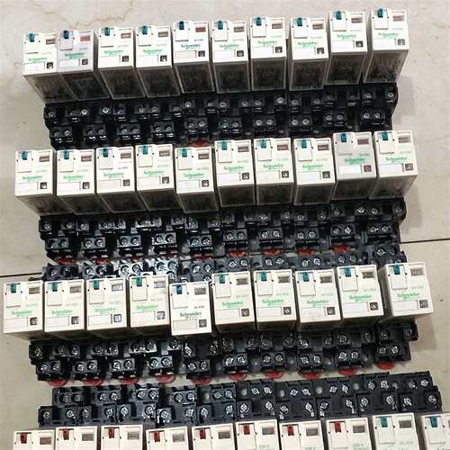 {议价}施耐德继电器 RXM2AB2BD＋底座RXZE1M2C共32