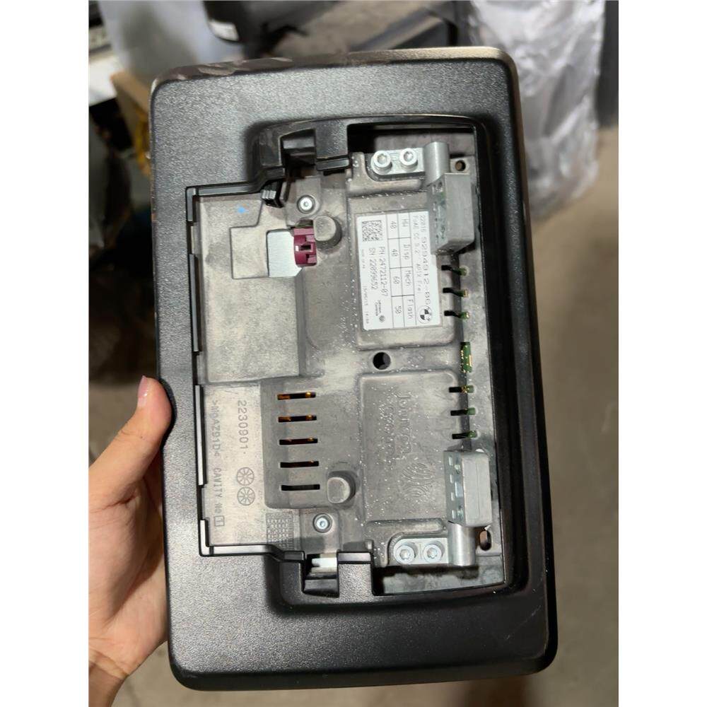 议价出宝马7系F02高配NBT后排娱乐屏，型号2472112-0和我联系