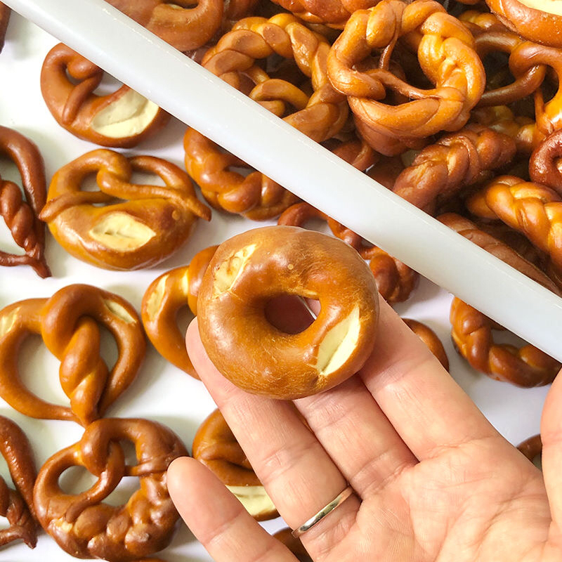 碱水面包挂件碱水棒包挂手机链仿真面包手工车挂量大微瑕不退不换