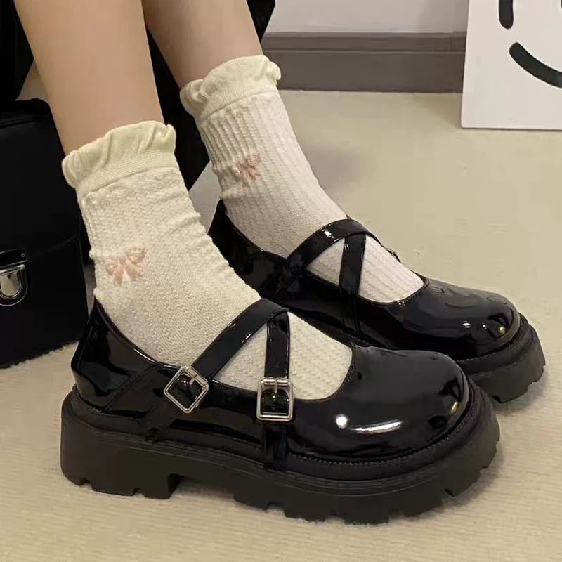 Детские кожаные сандалии MaryJane для школьниц 2024 весна-лето Patent leather Maryzhen обувь учениц принцесса, выступления, одиночные туфли, детские маленькие кожаные туфли