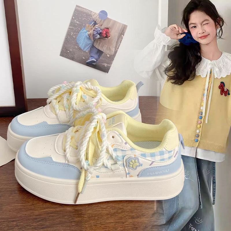 2026春秋新款女孩板鞋格纹彩绳鞋带猫爪贴标厚底软底休闲小白鞋女