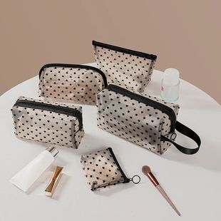 1pc heart-shaped mesh grooming and storage bag爱心洗漱收纳包