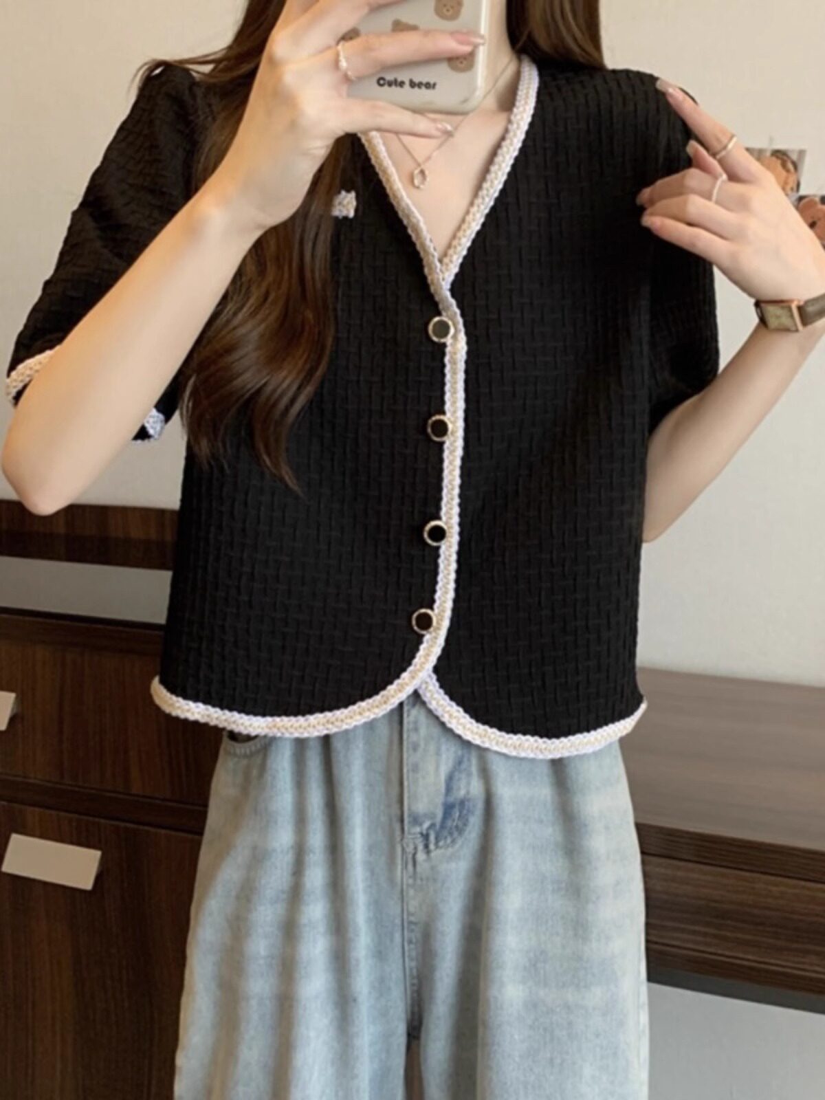 小香风短袖T恤女夏季2026新款大码宽松显瘦设计感小众V领短款上衣