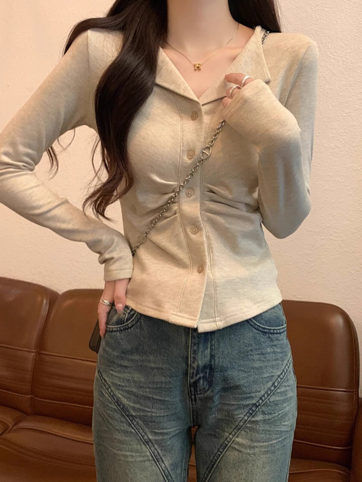 长袖t恤女春秋2025新款时尚褶皱不规则下摆正肩修身显瘦打底上衣