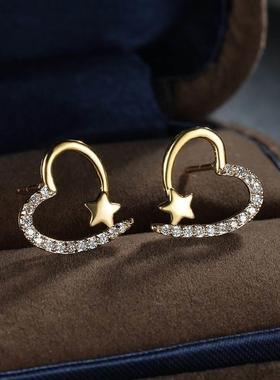 Elegant and fashionable golden heart-shaped romantic women&a