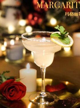 Lead-free crystal margarita glass martini glasses of red