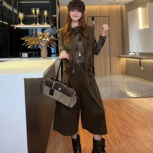 时尚复古洋气套装女2026秋季新款长袖T恤打底衫马甲阔腿裤三件套