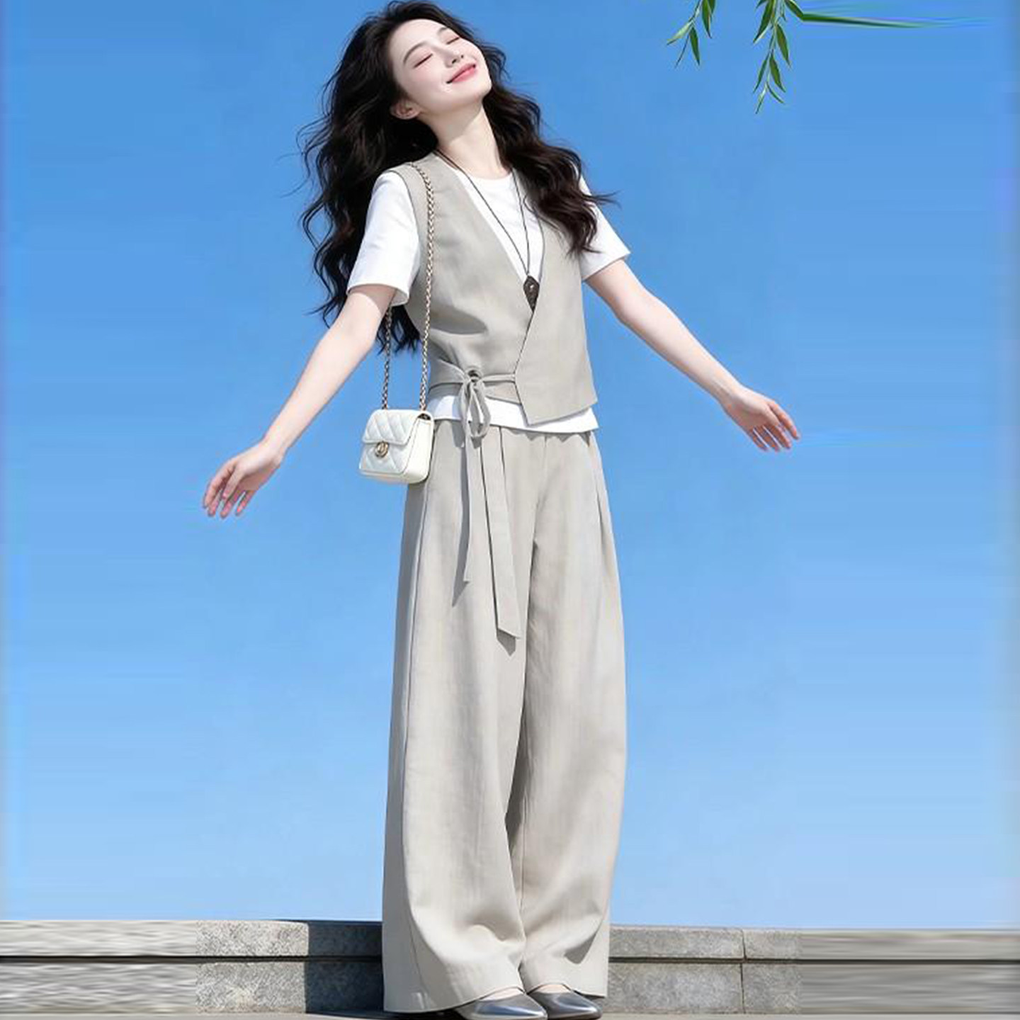 时尚套装女夏季新款洋气韩版短袖T恤V领系带马甲阔腿裤休闲三件套