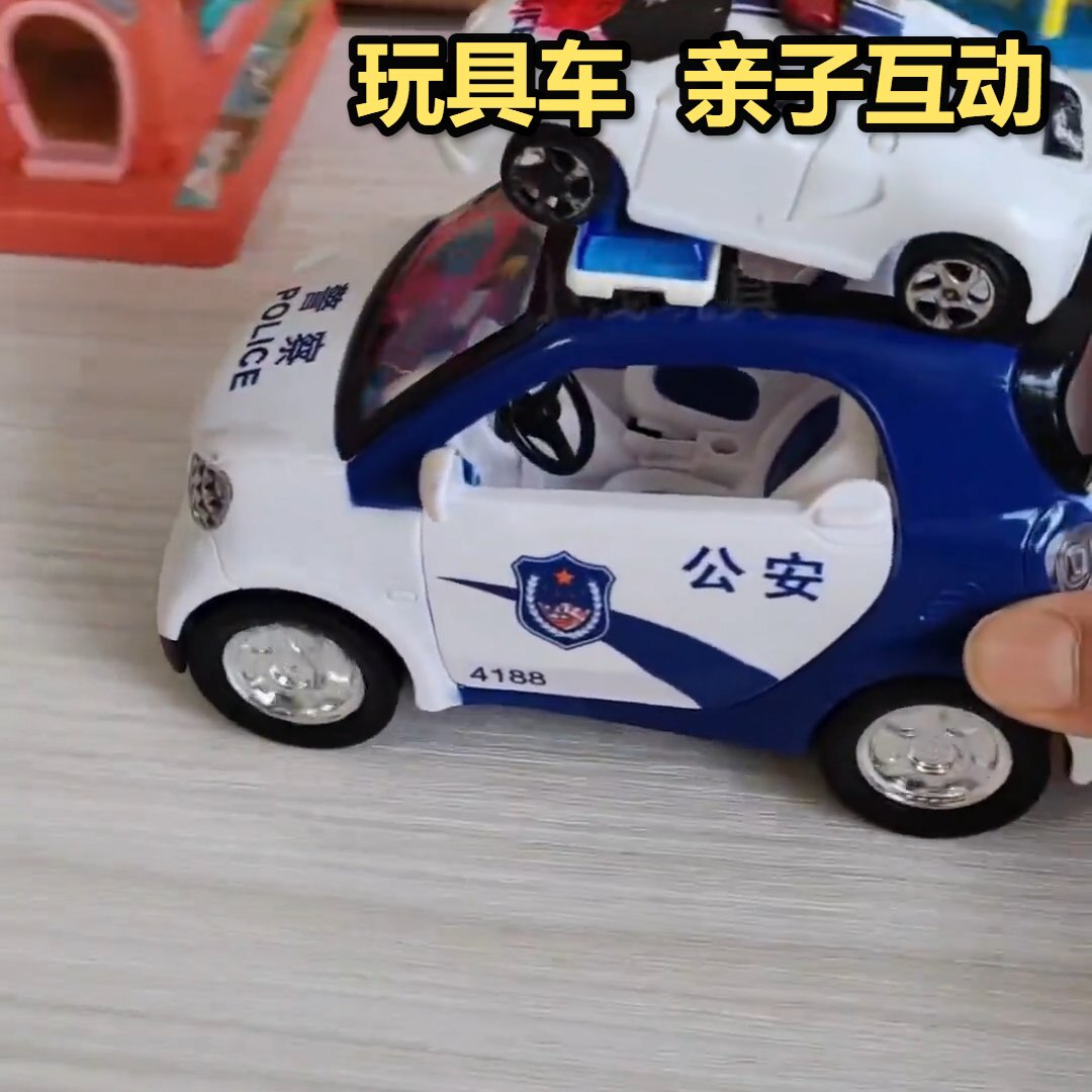 玩具车早教儿童益智亲子跨境车男孩一键变形碰撞小汽车机器人惯性