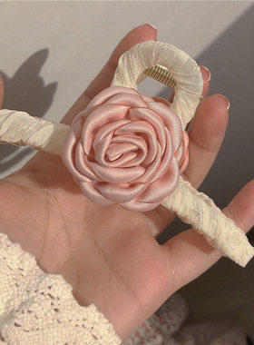 粉色山茶花抓夹~超仙发抓甜美少女布艺玫瑰花发夹鲨鱼夹春季发饰