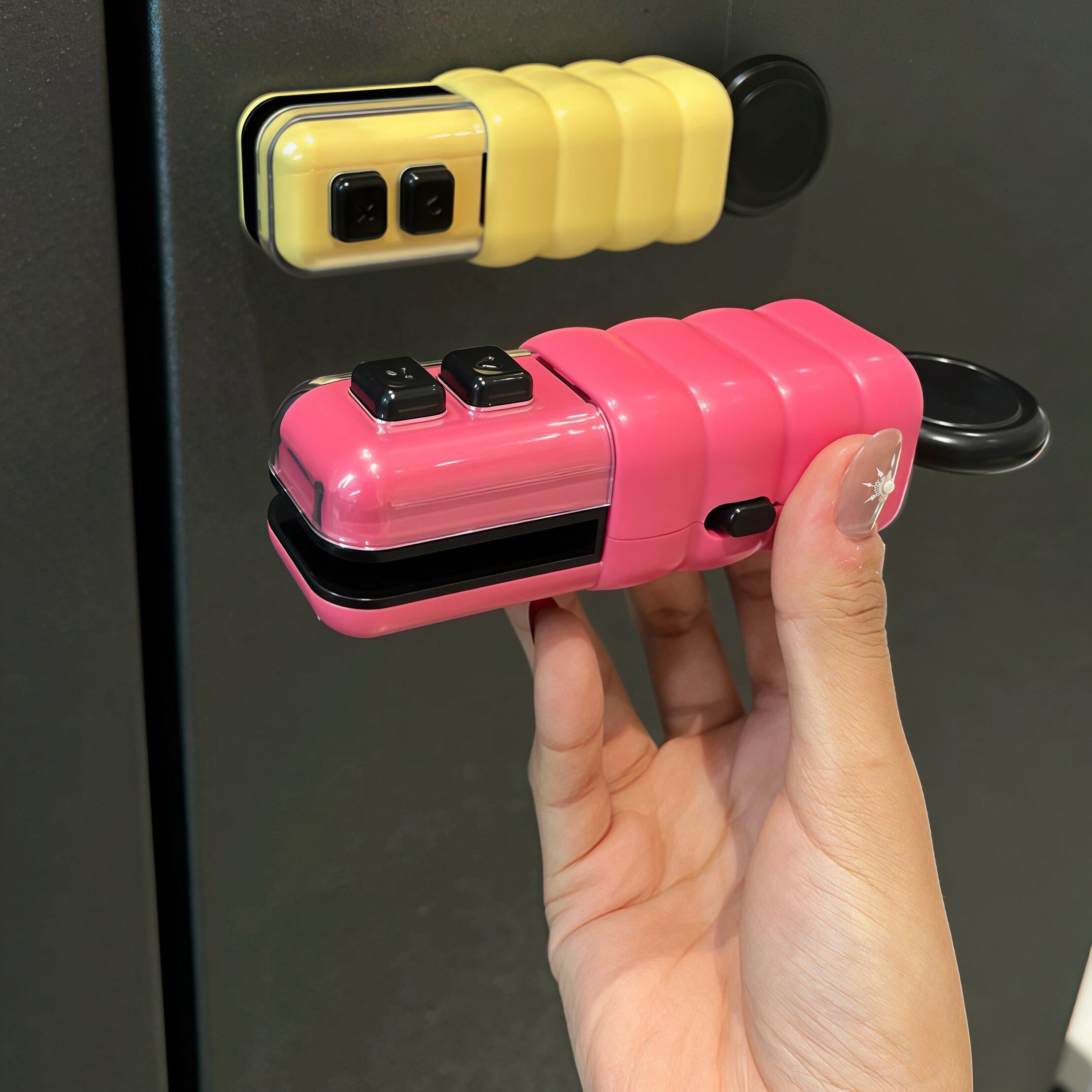 三合一小型磁吸冰箱贴便携多功能零食塑料袋食品保鲜封口机开瓶器