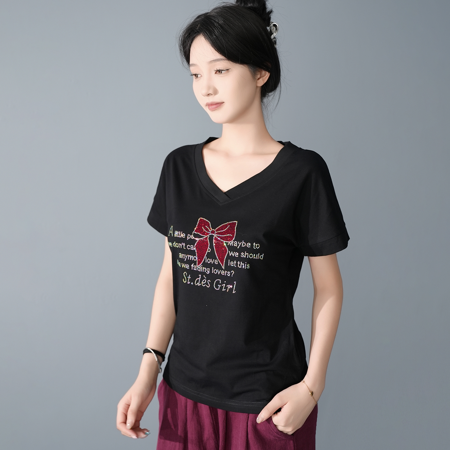 纯棉破洞v领T恤女2025年夏季新款