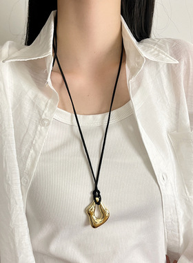 日系coopkoop小众简约风抽象金属几何吊坠项链女年秋冬长款黑色
